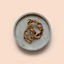 Load image into Gallery viewer, large circular trinket dish