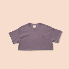Load image into Gallery viewer, lilac short sleeve crop t-shirt with nude print in red