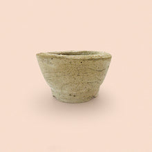 Load image into Gallery viewer, medium concrete plant pot