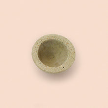 Load image into Gallery viewer, medium concrete plant pot