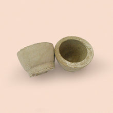 Load image into Gallery viewer, medium concrete plant pot