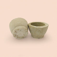 Load image into Gallery viewer, medium concrete plant pot
