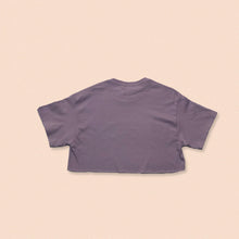 Load image into Gallery viewer, lilac short sleeve crop t-shirt with the face print in white
