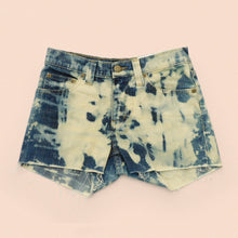Load image into Gallery viewer, bleached fray Lee shorts W26&quot; L3&quot;

