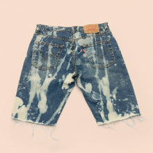 Load image into Gallery viewer, bleached Levi&#39;s long shorts W31&quot; L11&quot;
