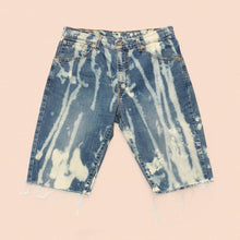 Load image into Gallery viewer, bleached Levi&#39;s long shorts W31&quot; L11&quot;
