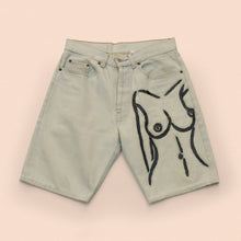 Load image into Gallery viewer, hand painted Levi&#39;s long shorts W29&quot; L9.5&quot;
